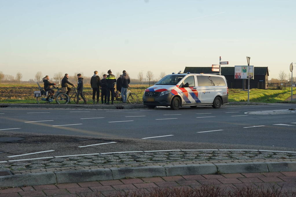 Voertuigen botsen op kruispunt