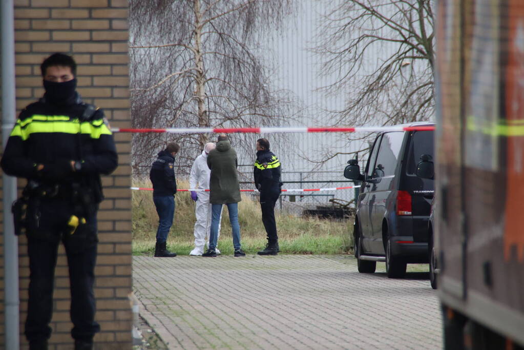 Groot politie onderzoek bij werkadres vermiste man