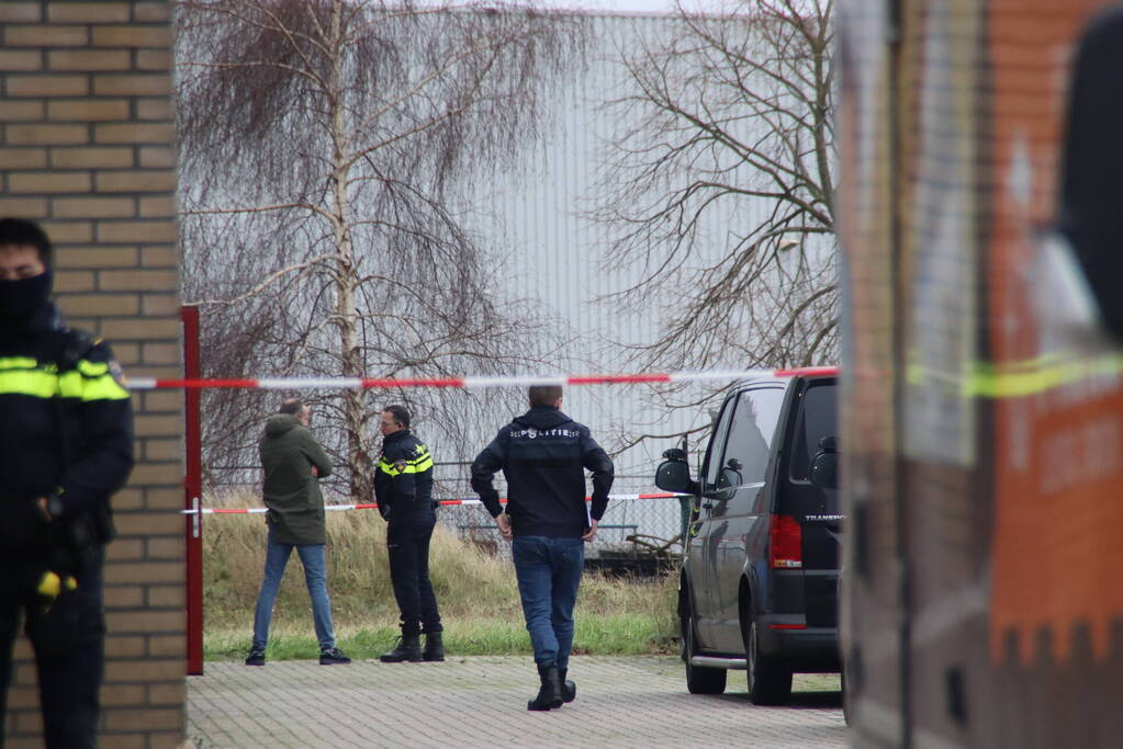 Groot politie onderzoek bij werkadres vermiste man