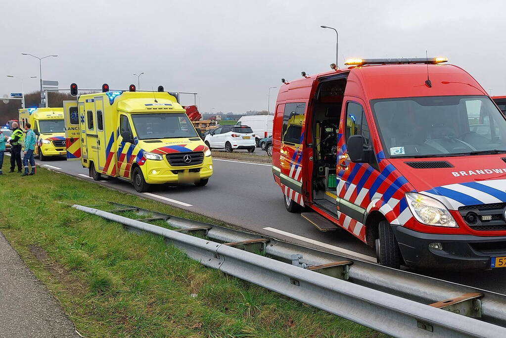 Voertuig te water veel hulpdiensten ingezet