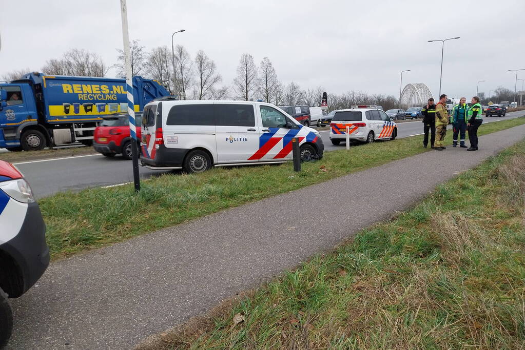 Voertuig te water veel hulpdiensten ingezet