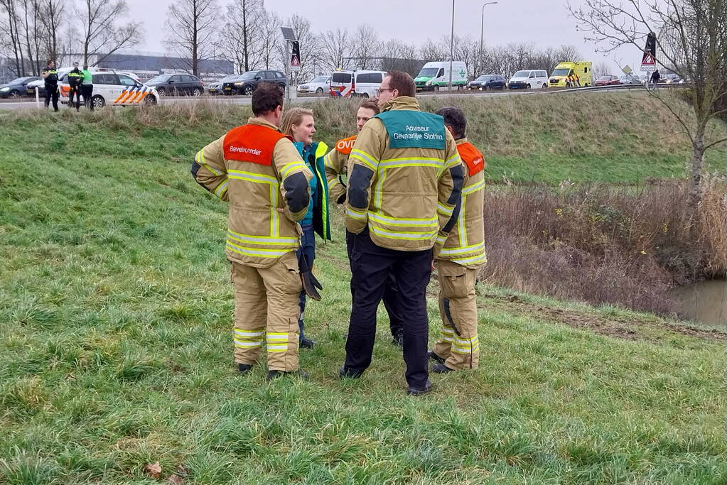 Voertuig te water veel hulpdiensten ingezet