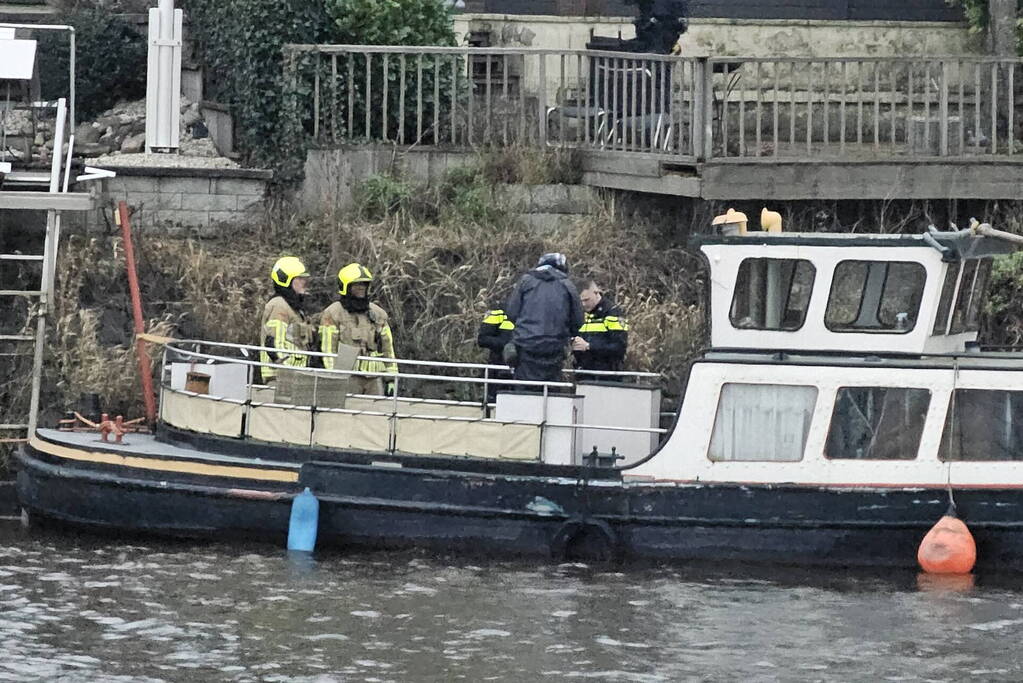 Boot stuurloos geraakt tijdens het varen