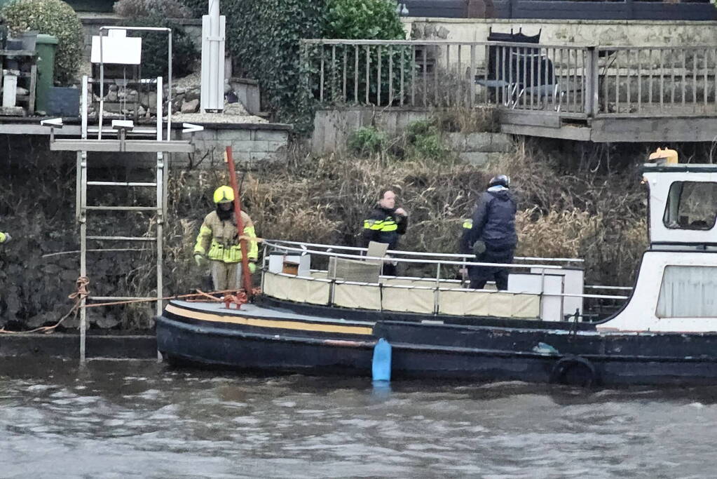 Boot stuurloos geraakt tijdens het varen