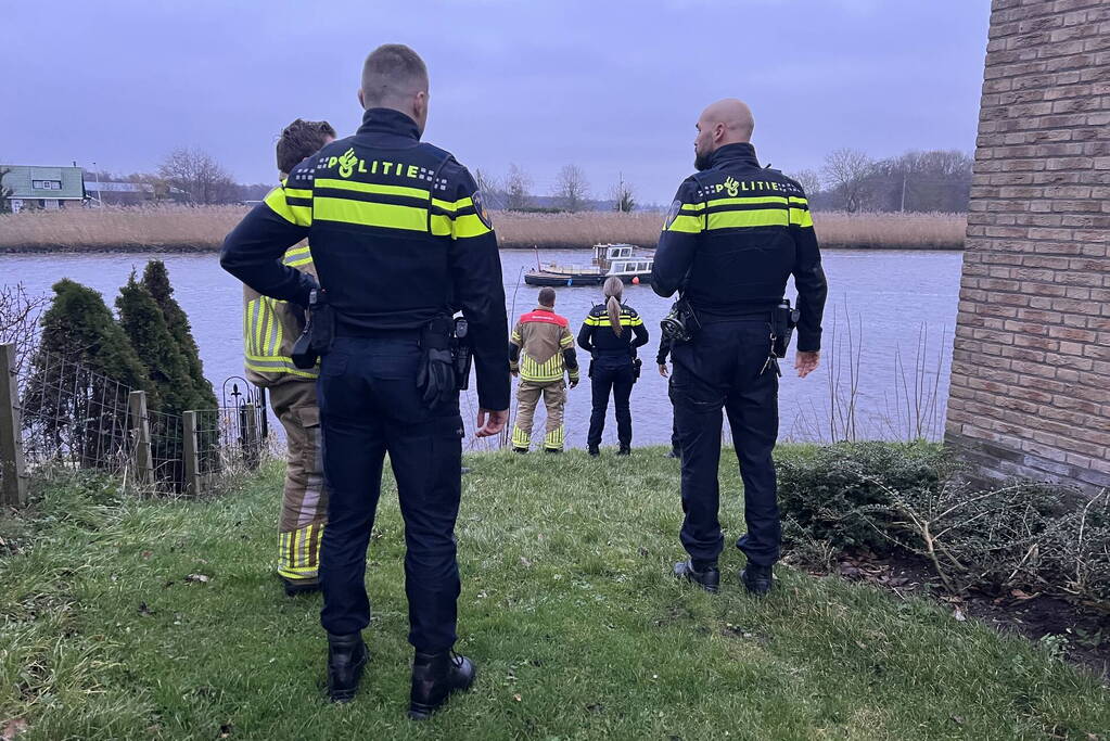 Boot stuurloos geraakt tijdens het varen