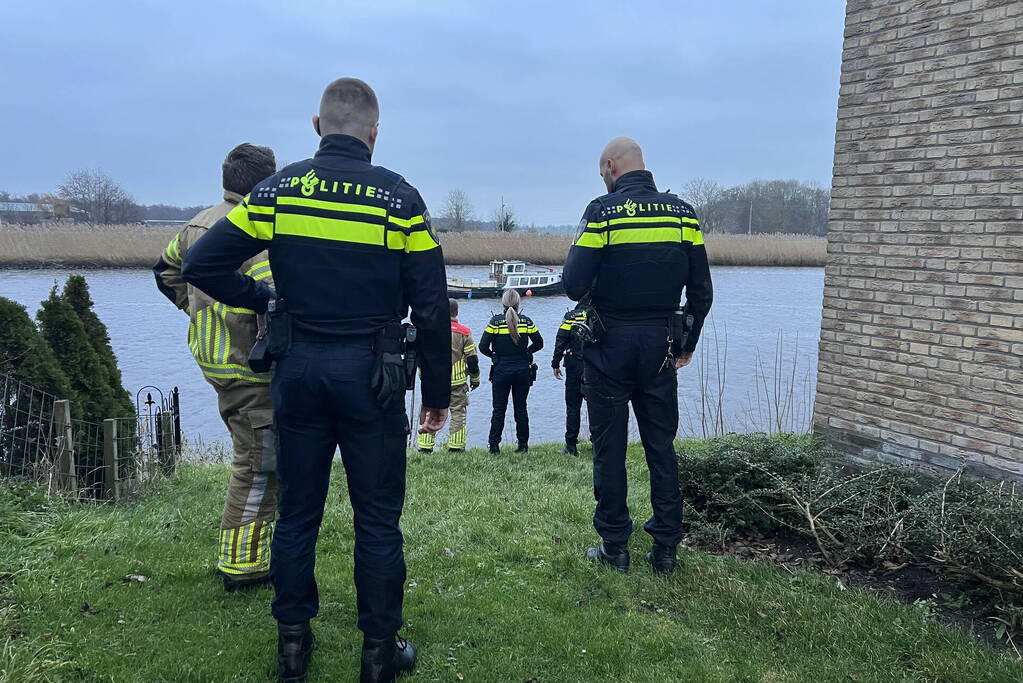 Boot stuurloos geraakt tijdens het varen