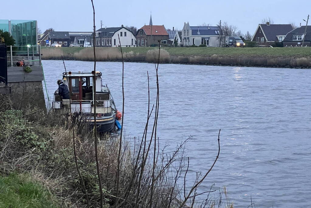 Boot stuurloos geraakt tijdens het varen