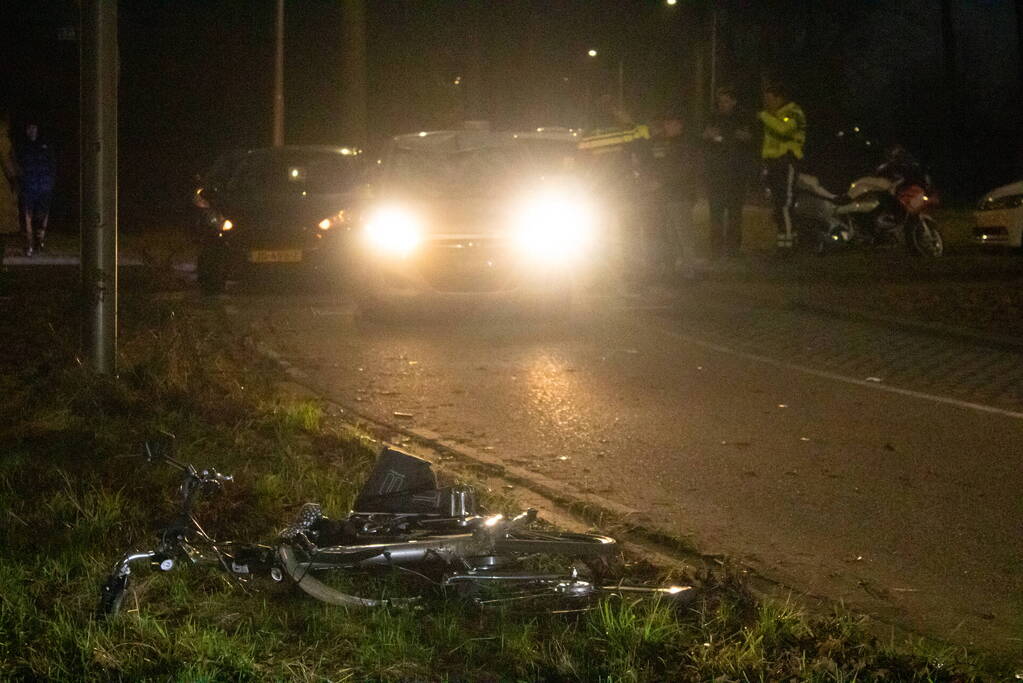 Fietser overleden bij botsing met personenauto