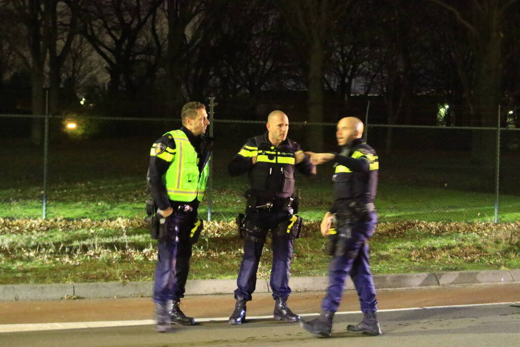 Fietser komt onder lijnbus terecht