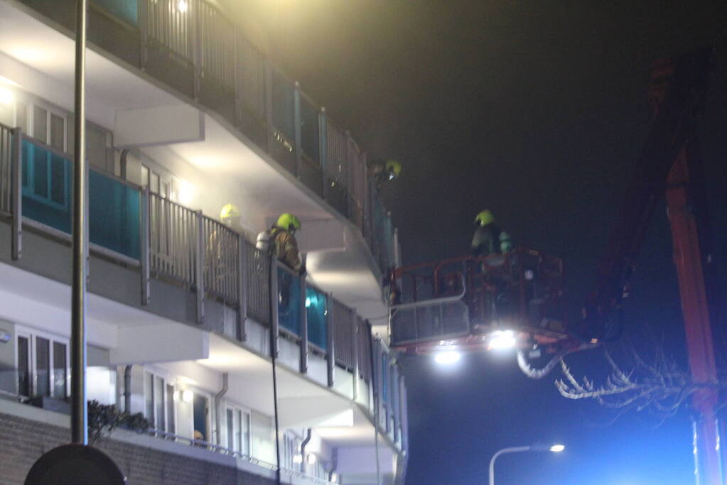 Grote brand op balkon van appartement