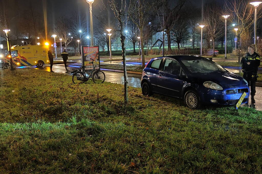 Fietser geschept door automobilist bij oversteken