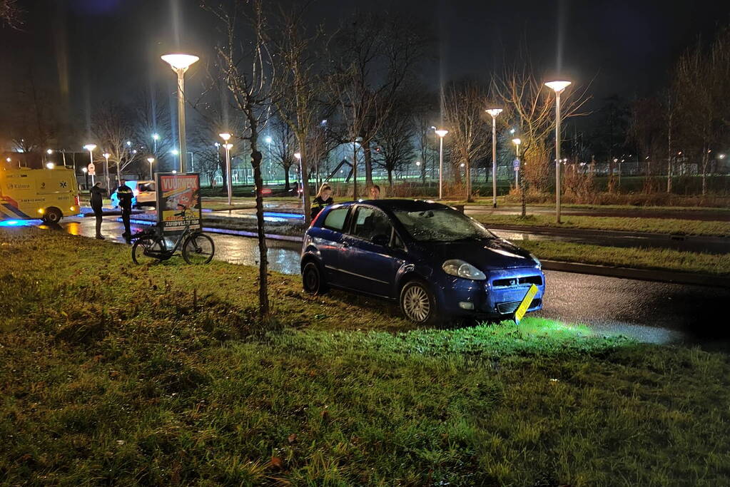 Fietser geschept door automobilist bij oversteken