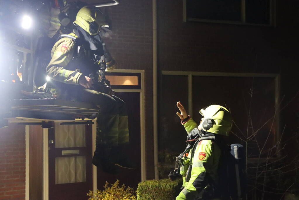 Brandweer dooft schoorsteenbrand