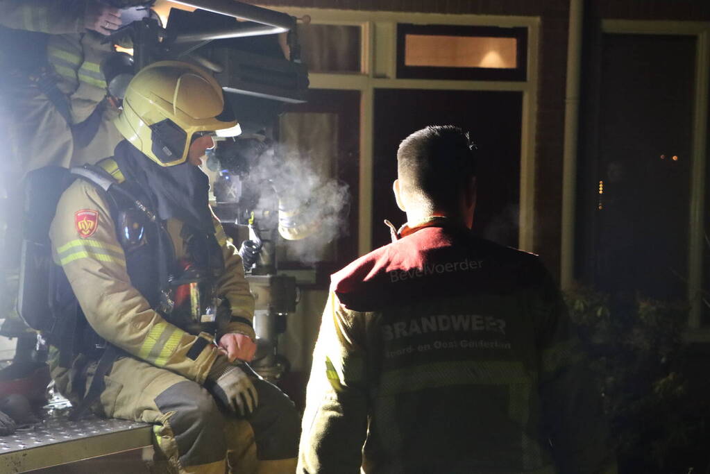 Brandweer dooft schoorsteenbrand