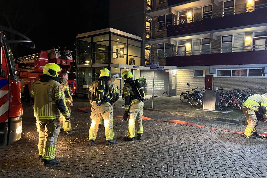 Veel rookontwikkeling bij grote brand in flatwoning