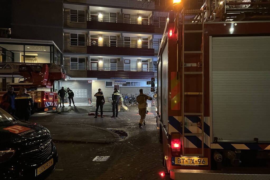 Veel rookontwikkeling bij grote brand in flatwoning