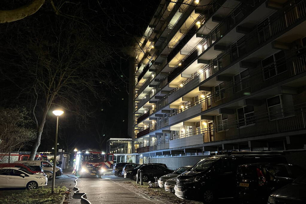 Veel rookontwikkeling bij grote brand in flatwoning