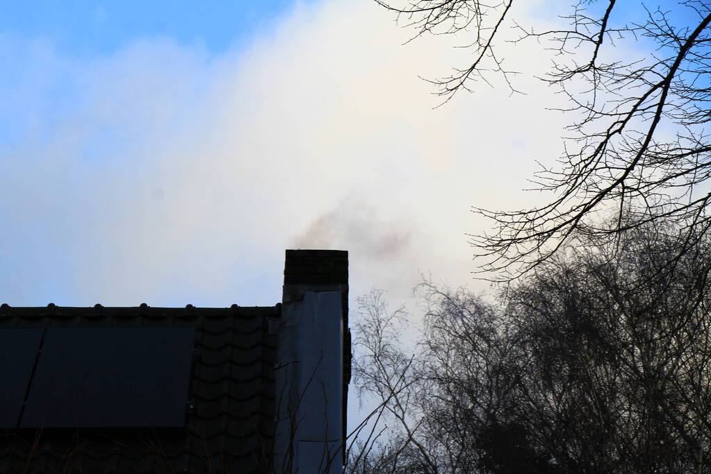 Brandweer heeft schoorsteenbrand snel onder controle