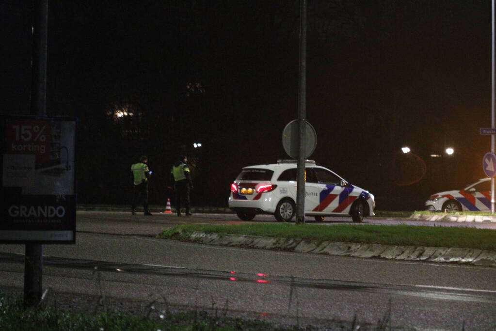 Automobilist en bestuurder van bestelbus in botsing