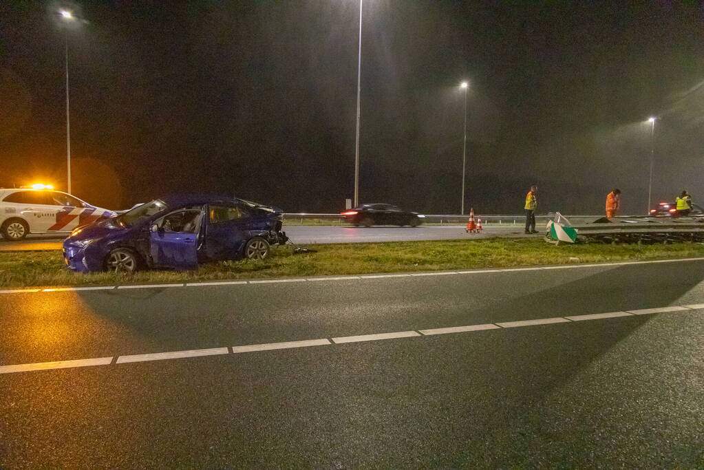 Flinke schade bij botsing op snelweg