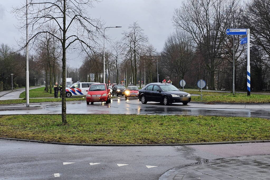 Fietser aangereden op rotonde