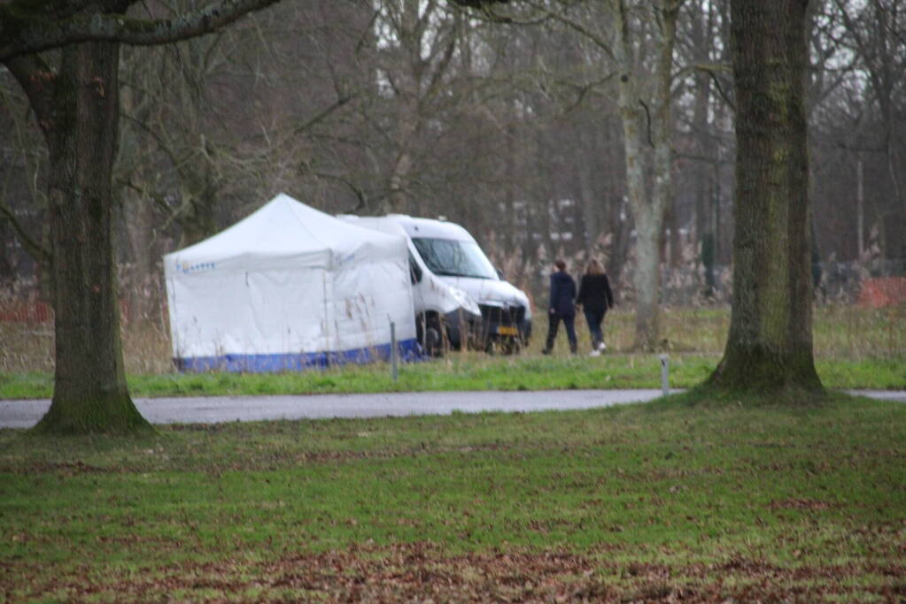 Overleden persoon aangetroffen in park