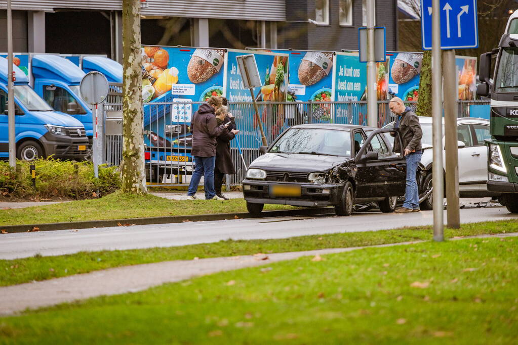 Flinke schade bij aanrijding op industrieterrein De Isselt