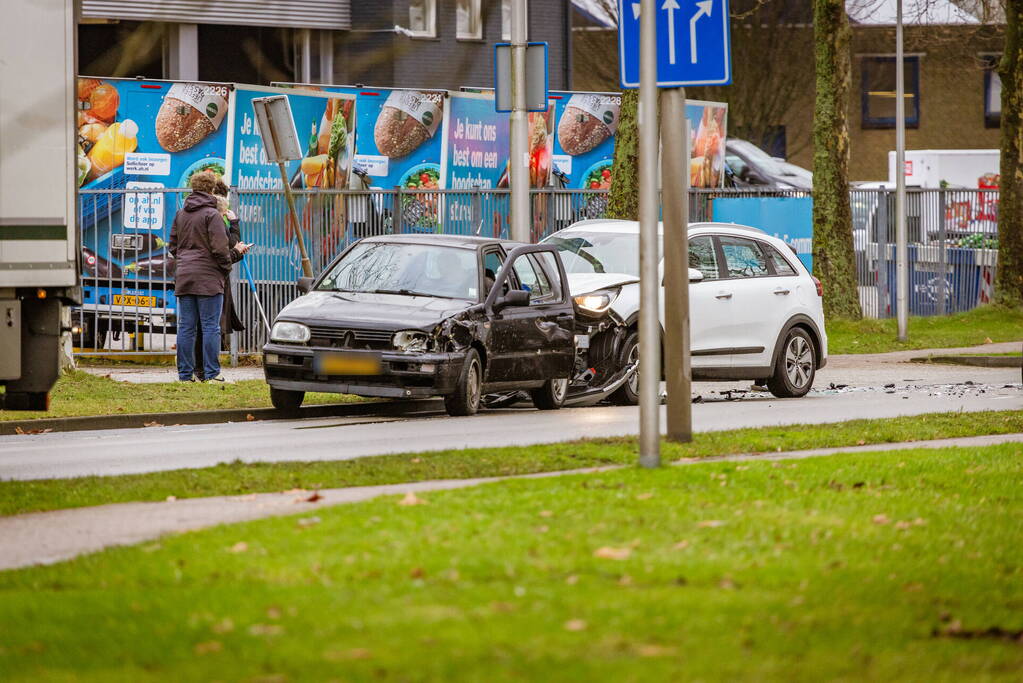 Flinke schade bij aanrijding op industrieterrein De Isselt