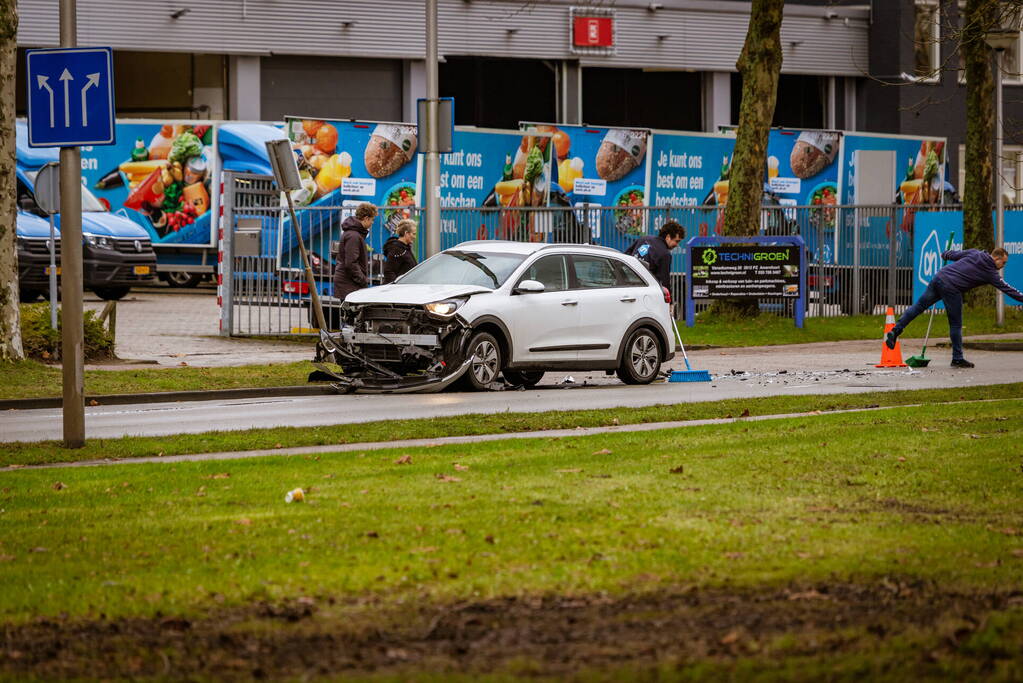 Flinke schade bij aanrijding op industrieterrein De Isselt