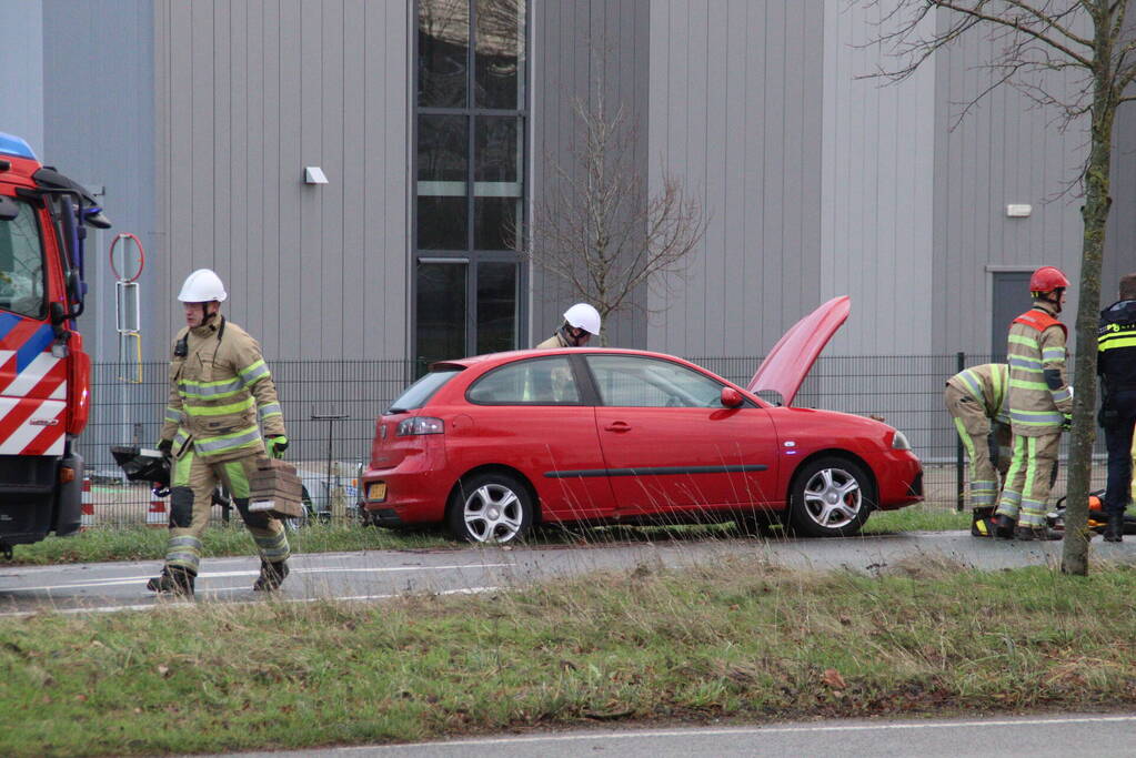 Dure BMW zwaar beschadigd na aanrijding