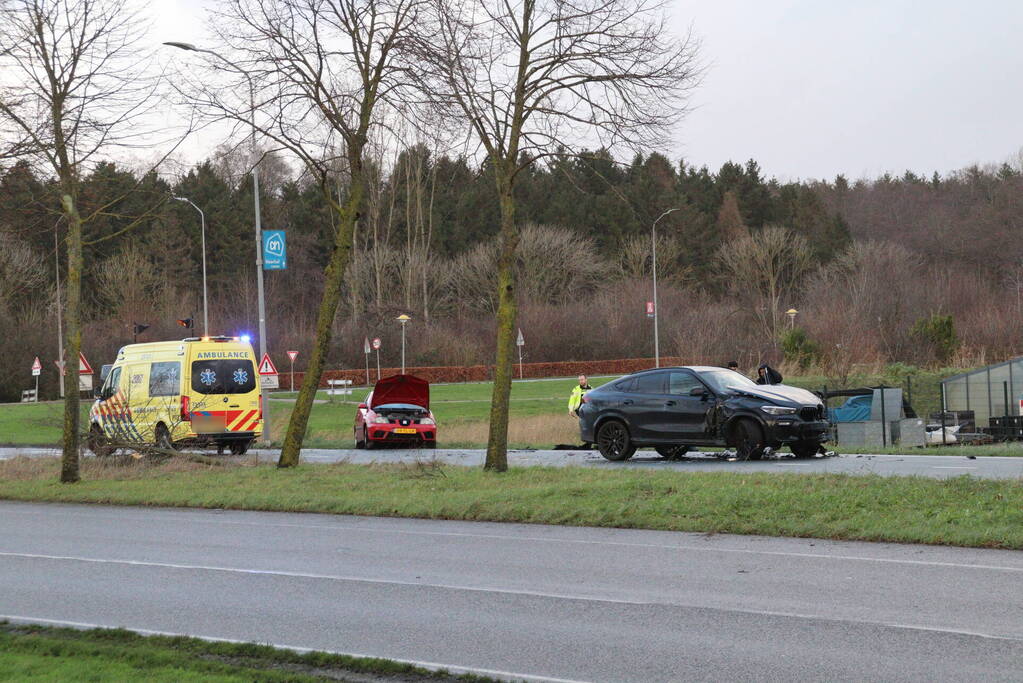 Dure BMW zwaar beschadigd na aanrijding