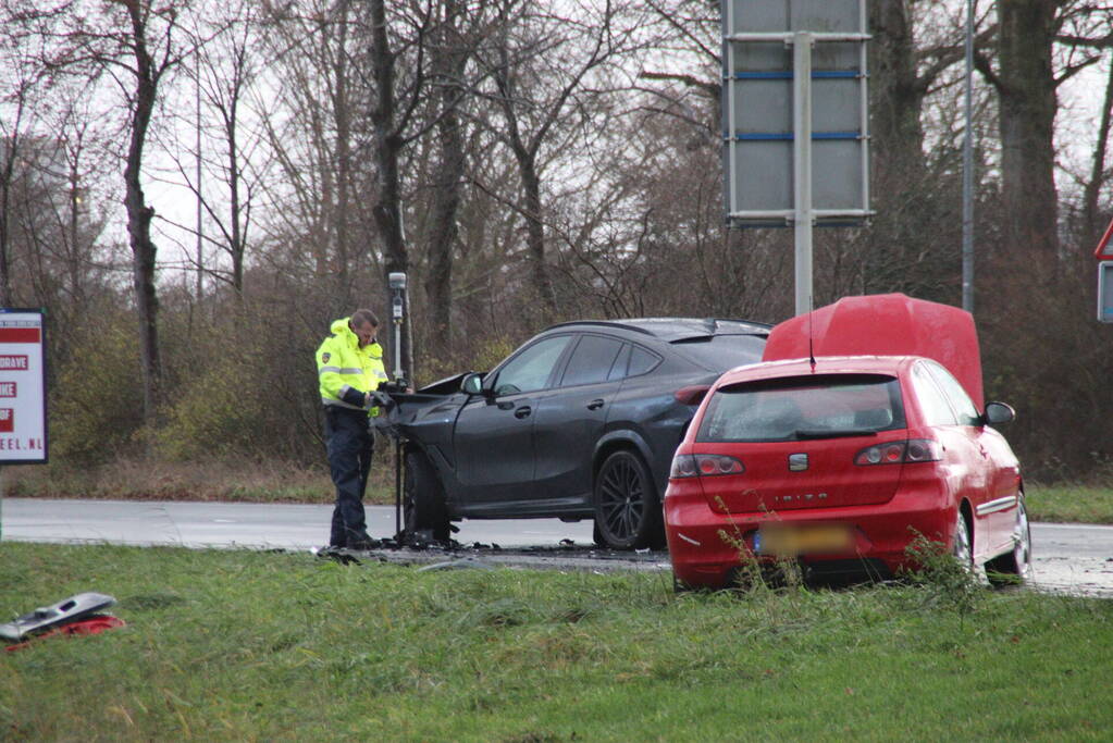 Dure BMW zwaar beschadigd na aanrijding