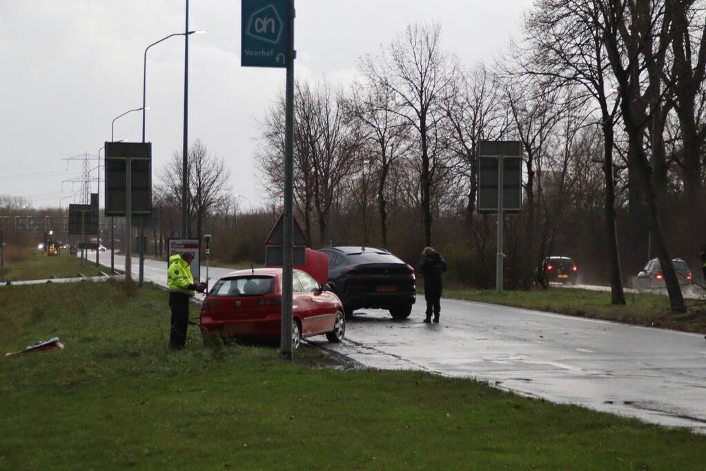 Dure BMW zwaar beschadigd na aanrijding