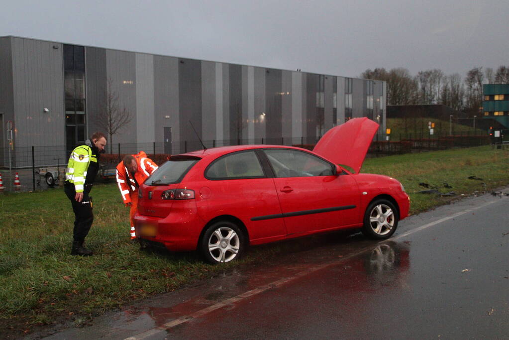 Dure BMW zwaar beschadigd na aanrijding