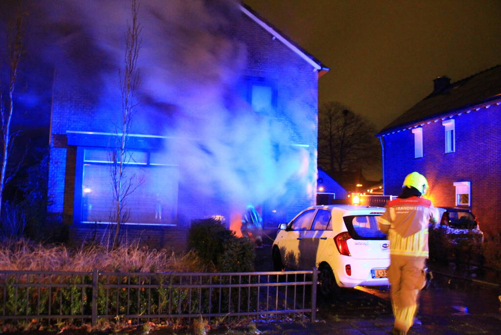 Brandweer ingezet voor uitslaande woningbrand