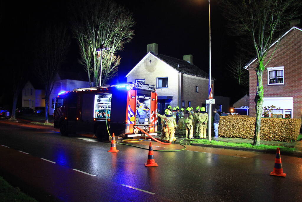 Brandweer ingezet voor uitslaande woningbrand