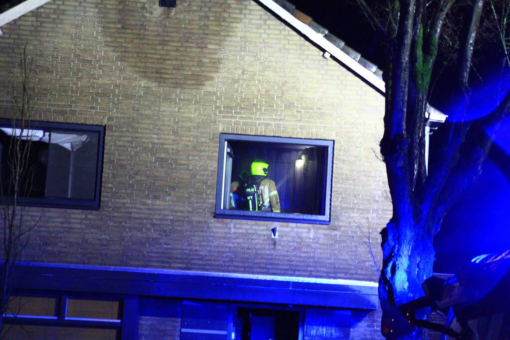 Brandweer ingezet voor uitslaande woningbrand