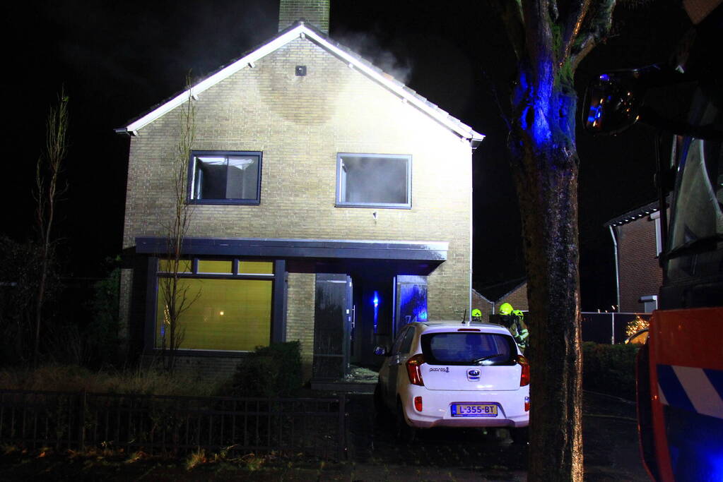 Brandweer ingezet voor uitslaande woningbrand