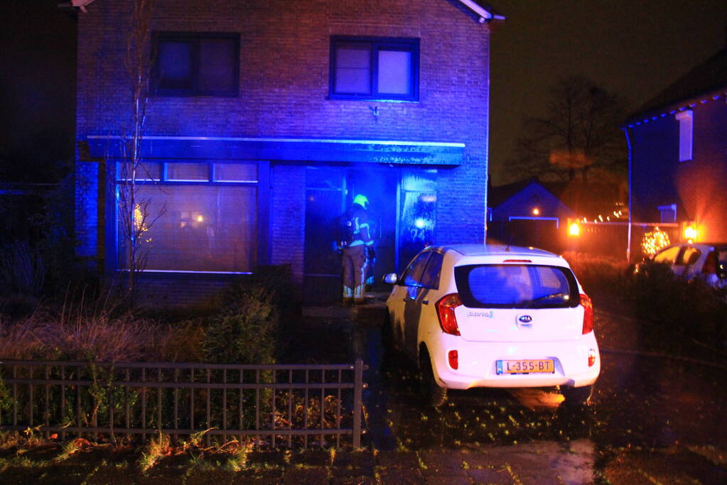 Brandweer ingezet voor uitslaande woningbrand