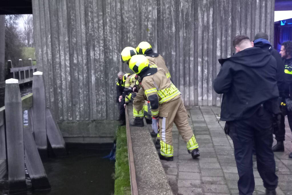 Hulpdiensten ingezet voor persoon te water