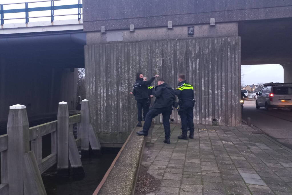 Hulpdiensten ingezet voor persoon te water