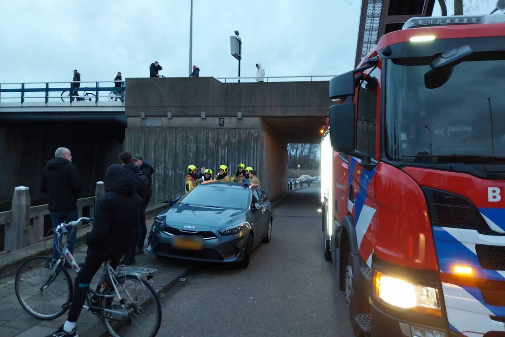 Hulpdiensten ingezet voor persoon te water