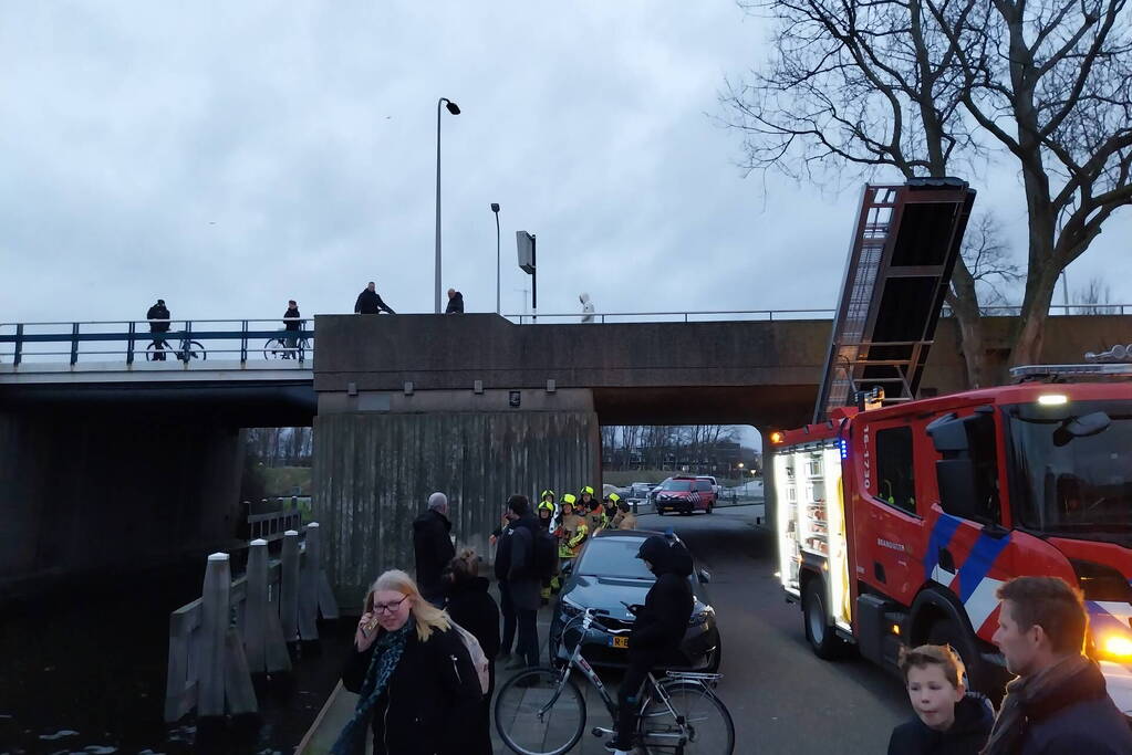 Hulpdiensten ingezet voor persoon te water