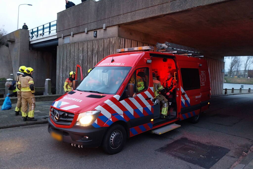 Hulpdiensten ingezet voor persoon te water