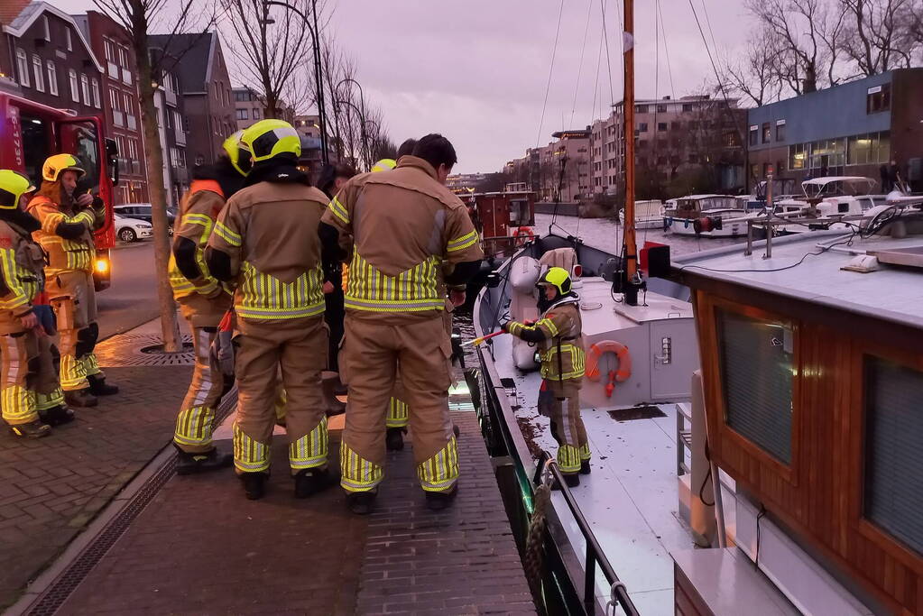 Hulpdiensten ingezet voor persoon te water