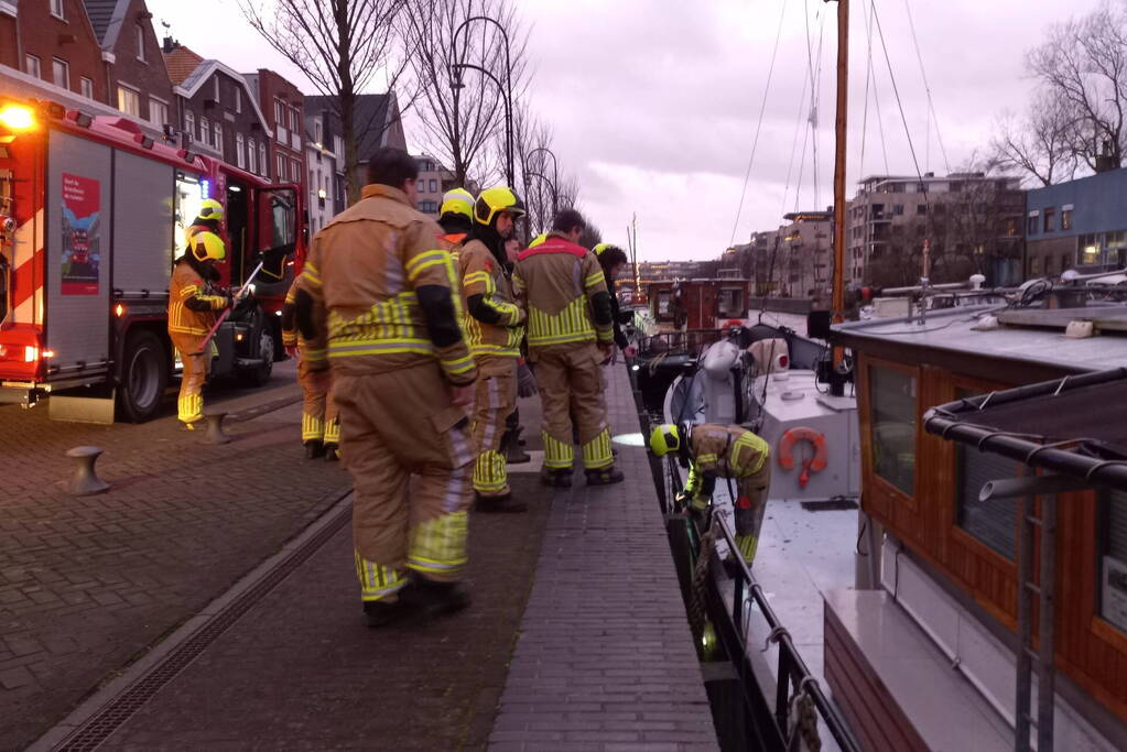 Hulpdiensten ingezet voor persoon te water