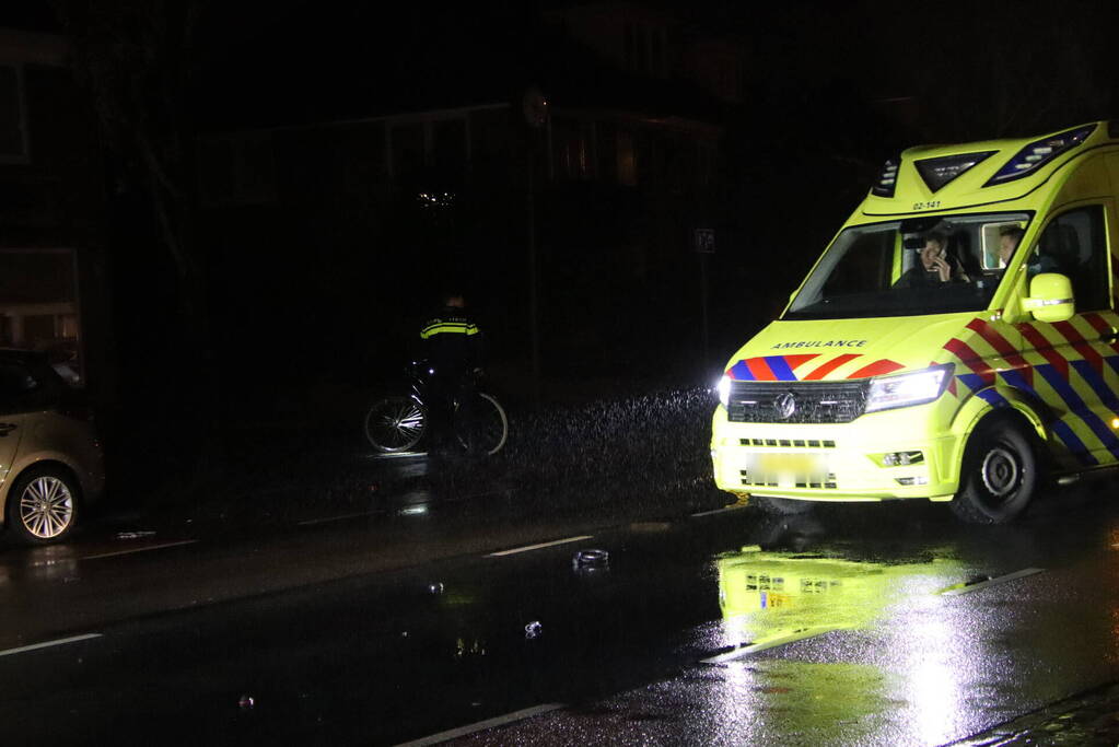 Automobilist rijdt door na botsing met fietser