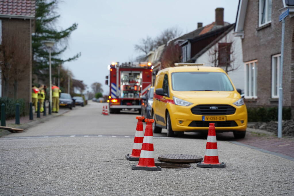 Brandweer doet onderzoek naar benzinelucht in meerdere woningen