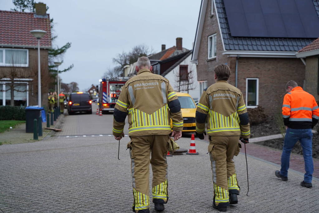 Brandweer doet onderzoek naar benzinelucht in meerdere woningen