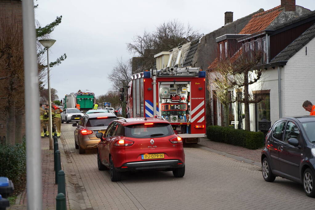 Brandweer doet onderzoek naar benzinelucht in meerdere woningen